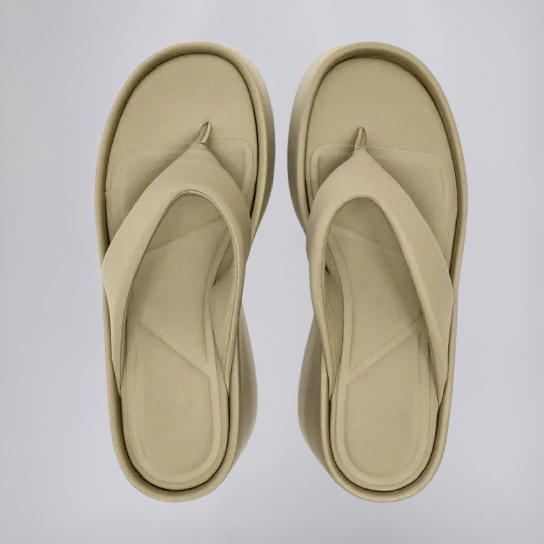 Cushioned Comfort Flip-Flops with Non-Slip Sole – Lightweight Summer Sandals for Beach, Pool & Everyday
