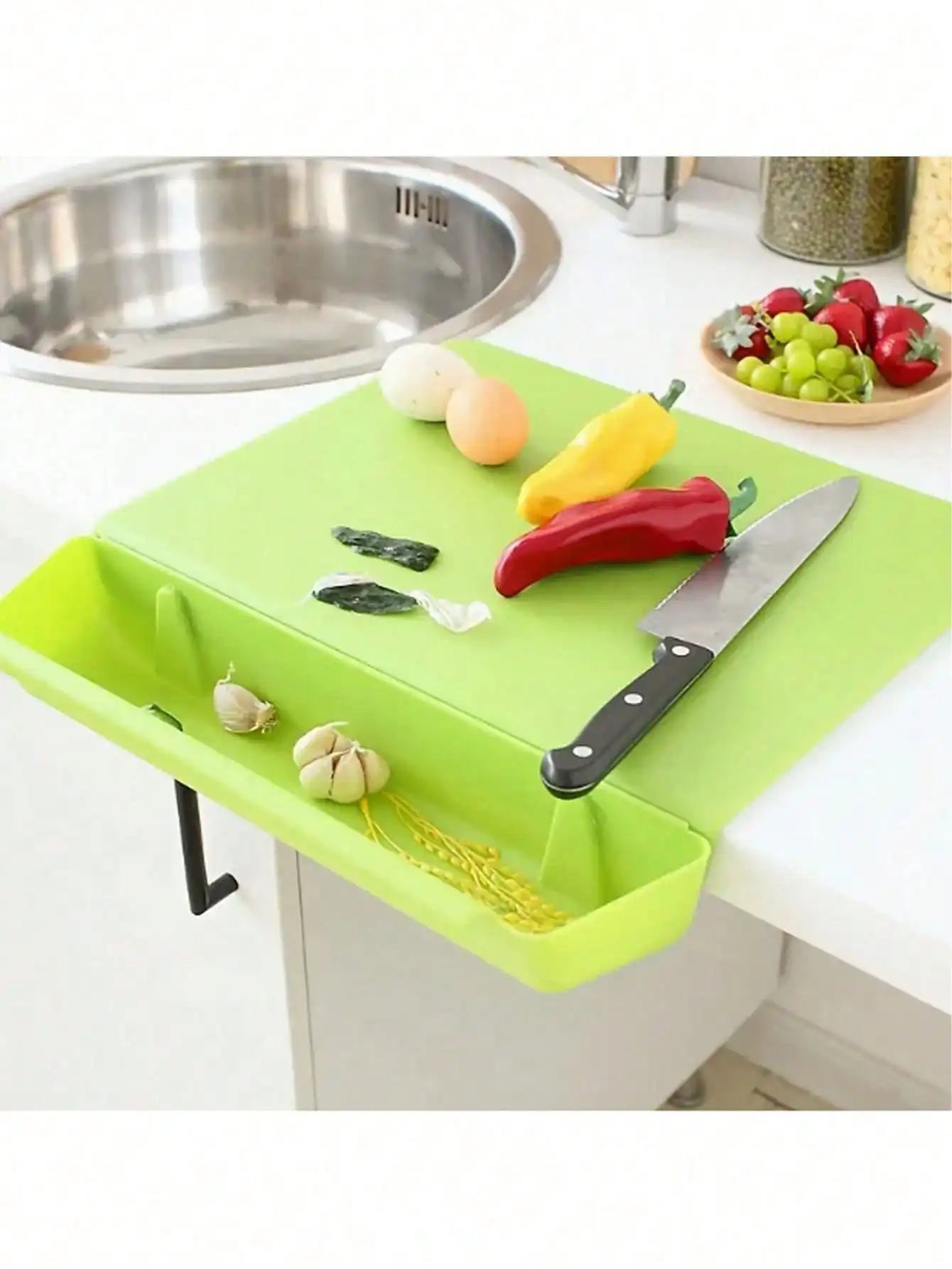 Multifunctional Cutting Board with Removable Scrap Collector Tray