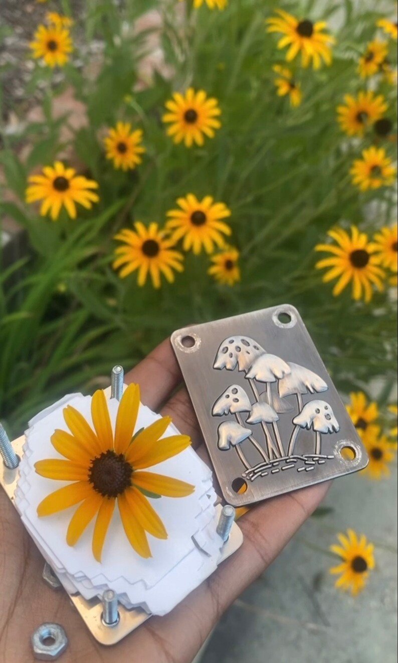 Portable Mini Flower Press and Botanical Keepsake Maker for Crafting