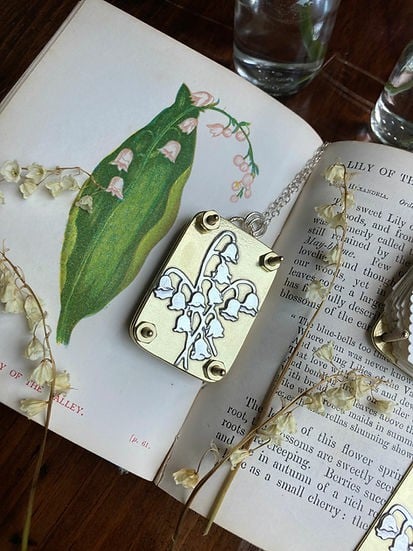 Portable Mini Flower Press and Botanical Keepsake Maker for Crafting