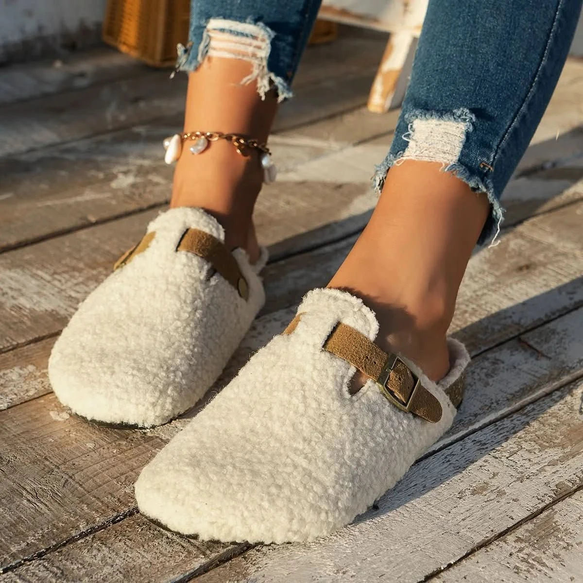 Sheep's Wool Slippers for Cosy Warmth - Soft Breathable Indoor House Shoes for Cold Days at Home