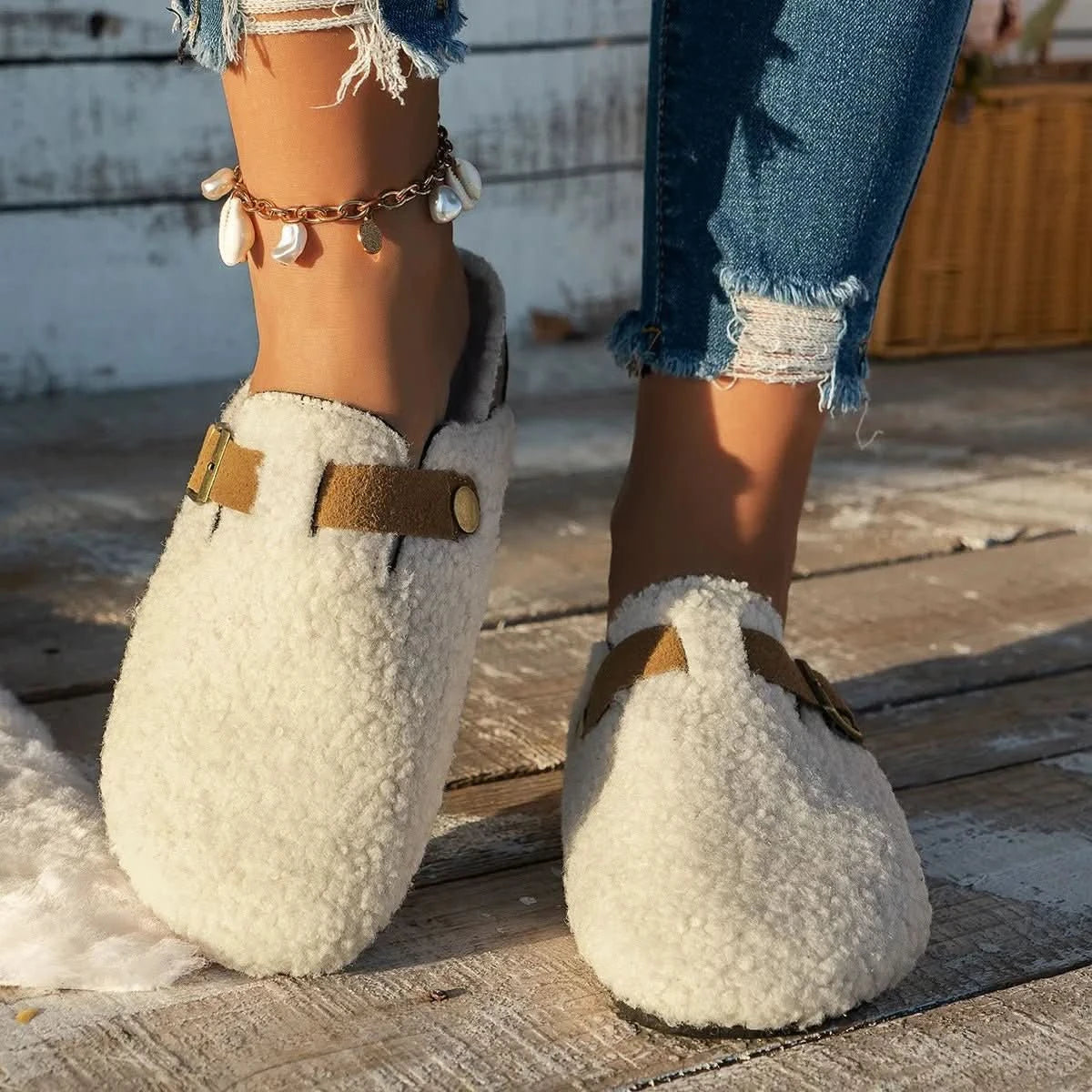 Sheep's Wool Slippers for Cosy Warmth - Soft Breathable Indoor House Shoes for Cold Days at Home