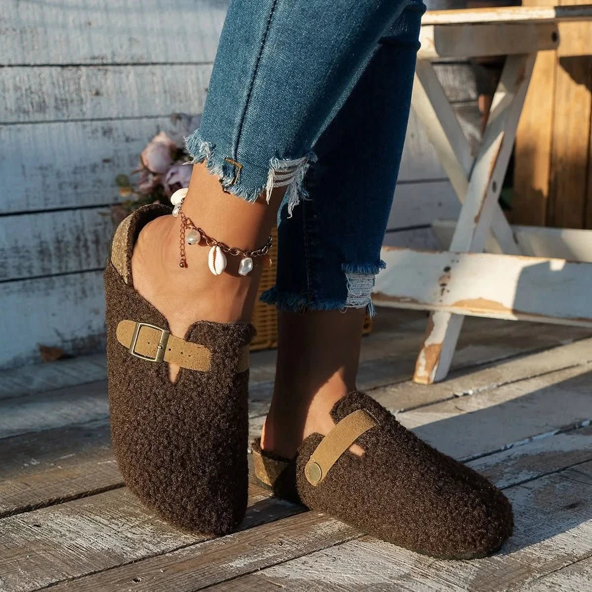 Sheep's Wool Slippers for Cosy Warmth - Soft Breathable Indoor House Shoes for Cold Days at Home