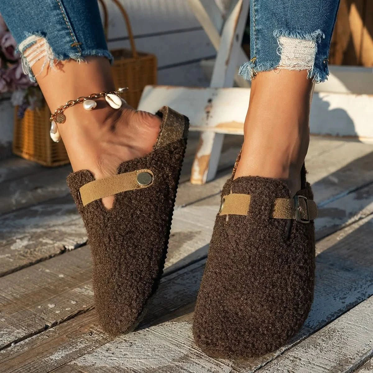 Sheep's Wool Slippers for Cosy Warmth - Soft Breathable Indoor House Shoes for Cold Days at Home