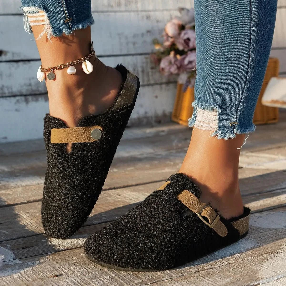 Sheep's Wool Slippers for Cosy Warmth - Soft Breathable Indoor House Shoes for Cold Days at Home