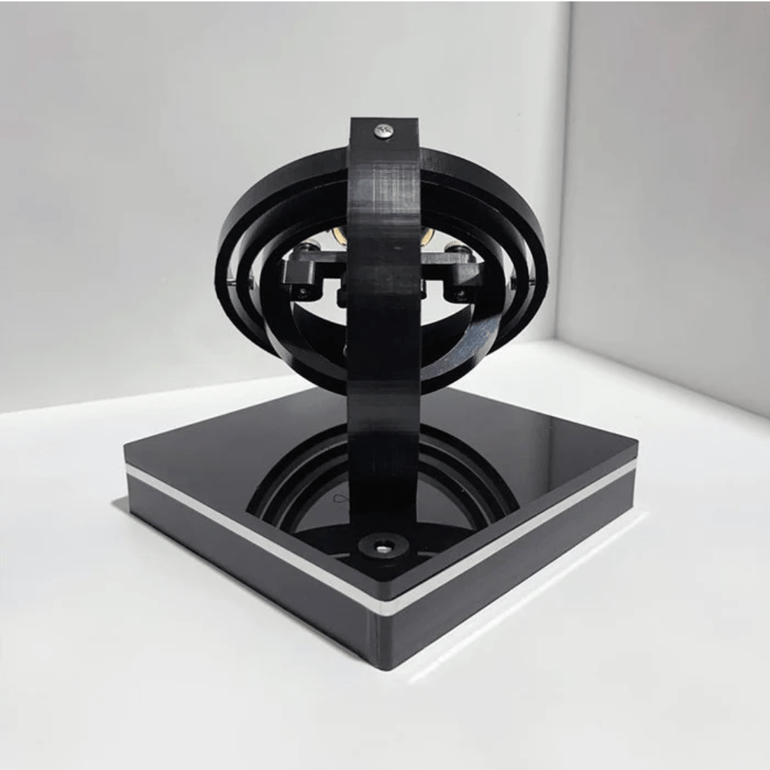 LeoLux | Automatic Single Watch Winder – Silent Rotation Display Box Storage