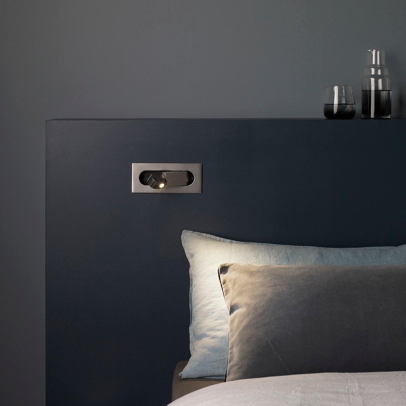 Modern Adjustable LED Wall Sconce – Foldable Bedside Reading Light with Directional Arm for Home Interiors