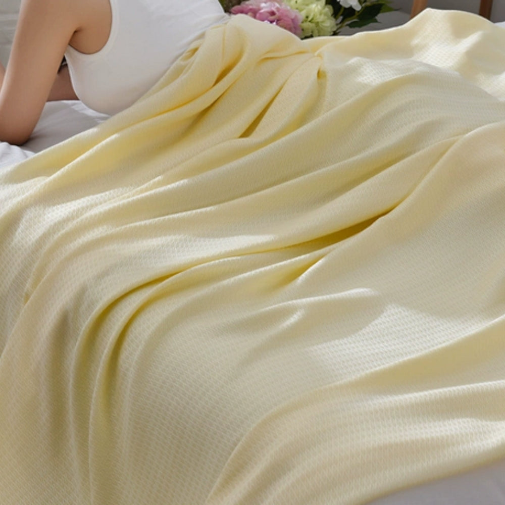 Summer Breeze Bamboo Cooling Blanket – Lightweight Breathable Bed Throw for Hot Sleepers & Warm Nights