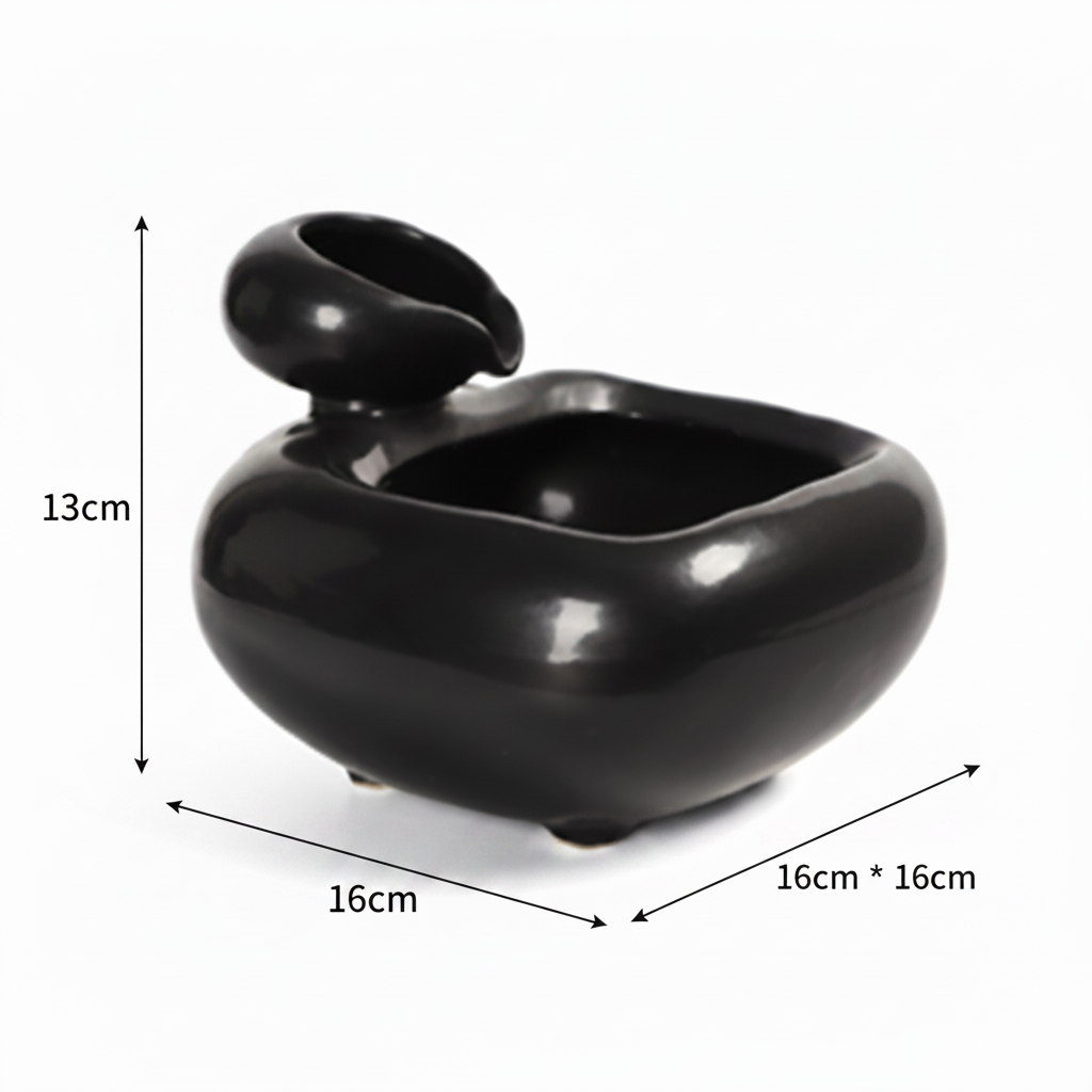 Filter-free ceramic cat fountain detail