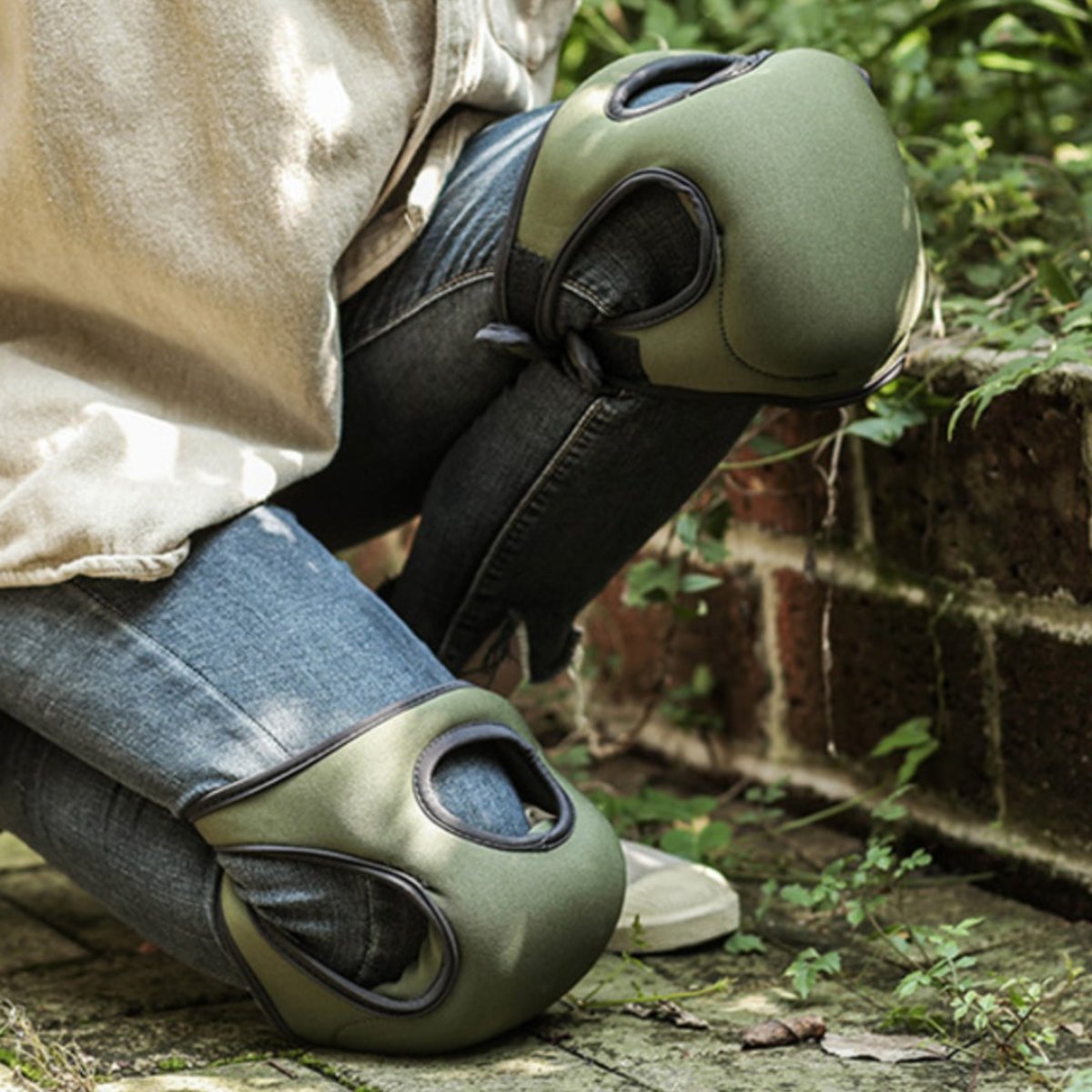 GardenGuard Cushioned Knee Pads for Gardening – Shock-Absorbing Comfort Protection for Yard Work & DIY