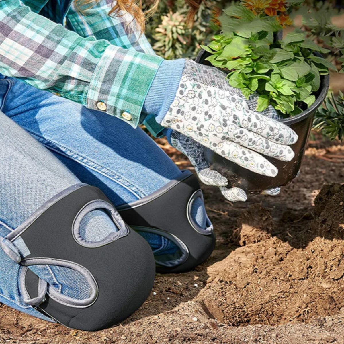 GardenGuard Cushioned Knee Pads for Gardening – Shock-Absorbing Comfort Protection for Yard Work & DIY