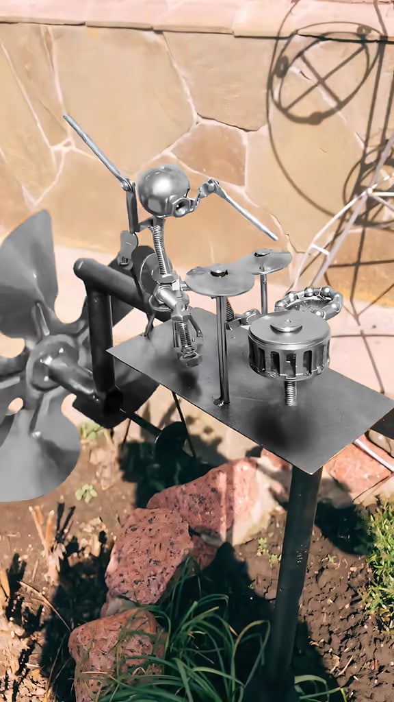 Handcrafted Metal Wind Spinner with Rock Band Design – Weatherproof Steel Garden Windmill Decor for Yard & Terrace