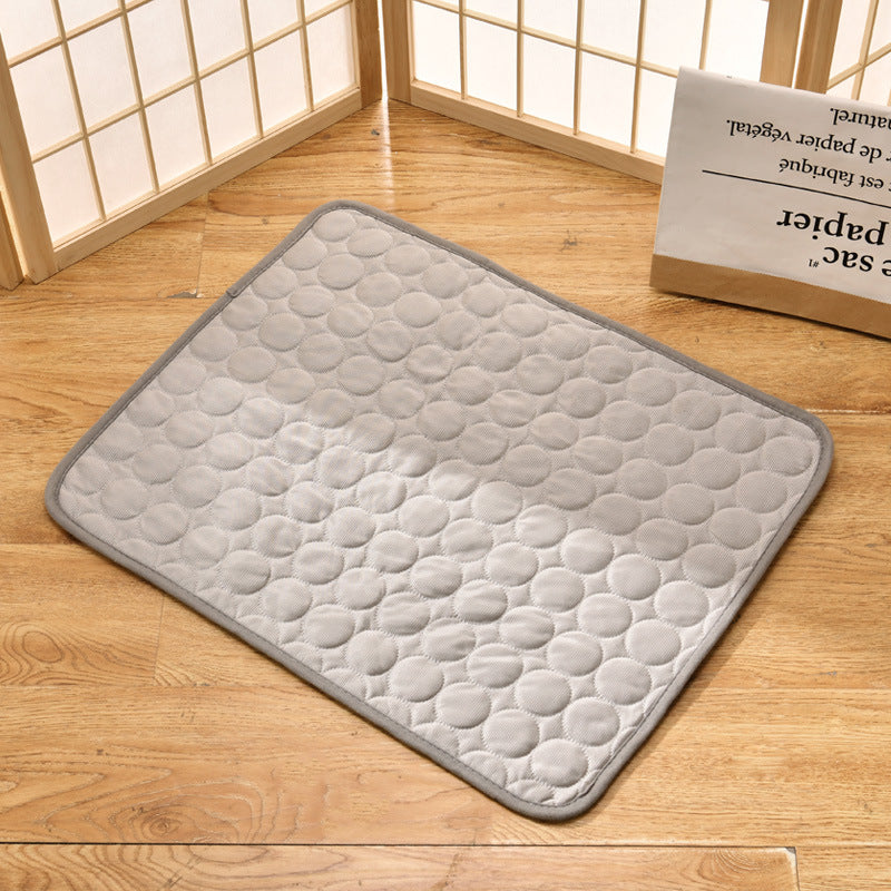 Light grey cooling mat