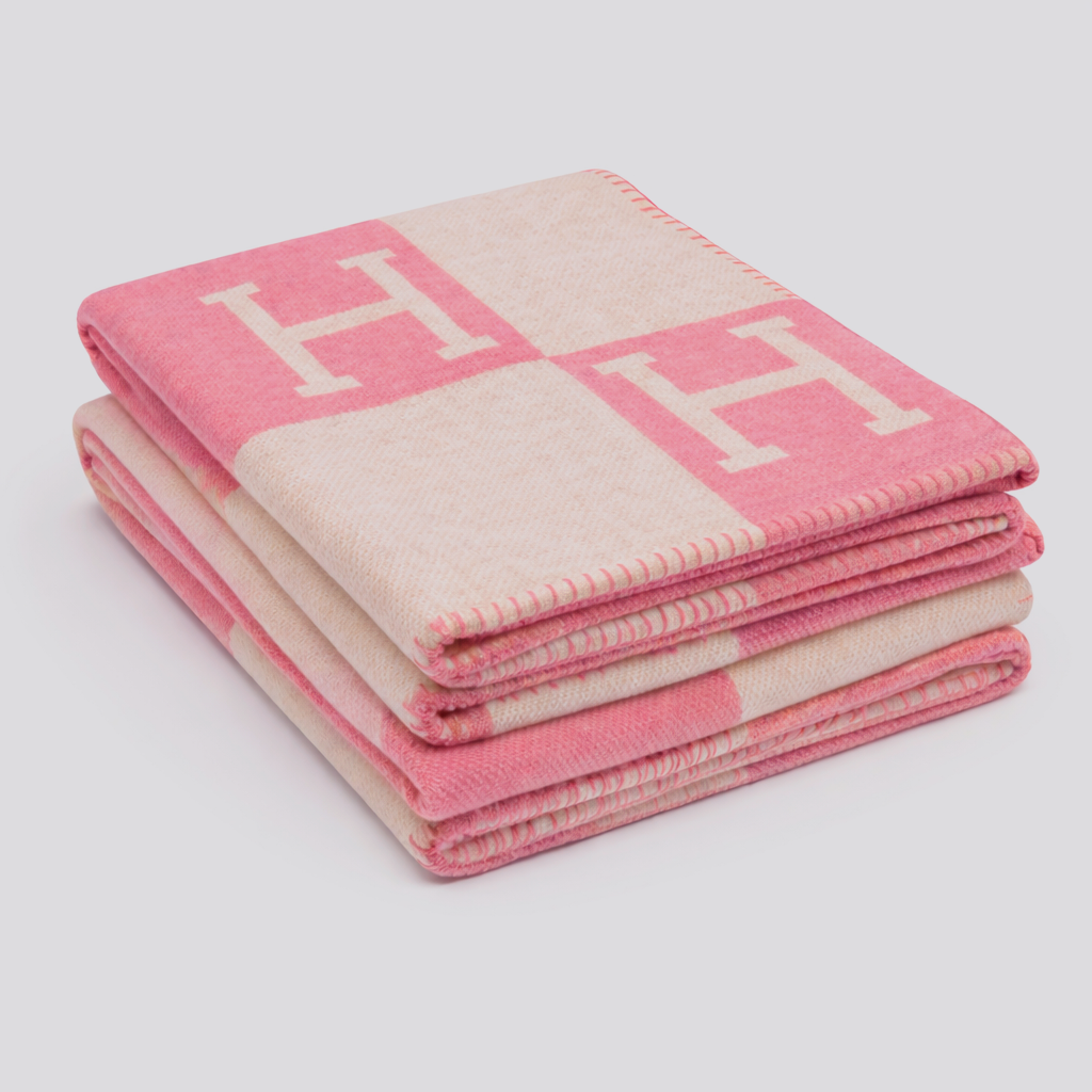 Cozy Soft Throw Blanket with Modern Design – Lightweight All-Season Sofa & Bed Throw for Relaxed Evenings