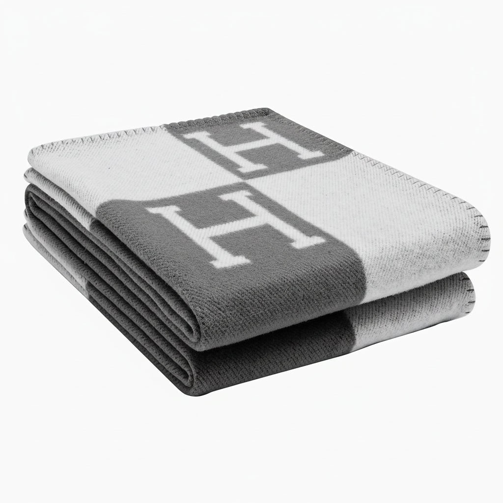 Cozy Soft Throw Blanket with Modern Design – Lightweight All-Season Sofa & Bed Throw for Relaxed Evenings